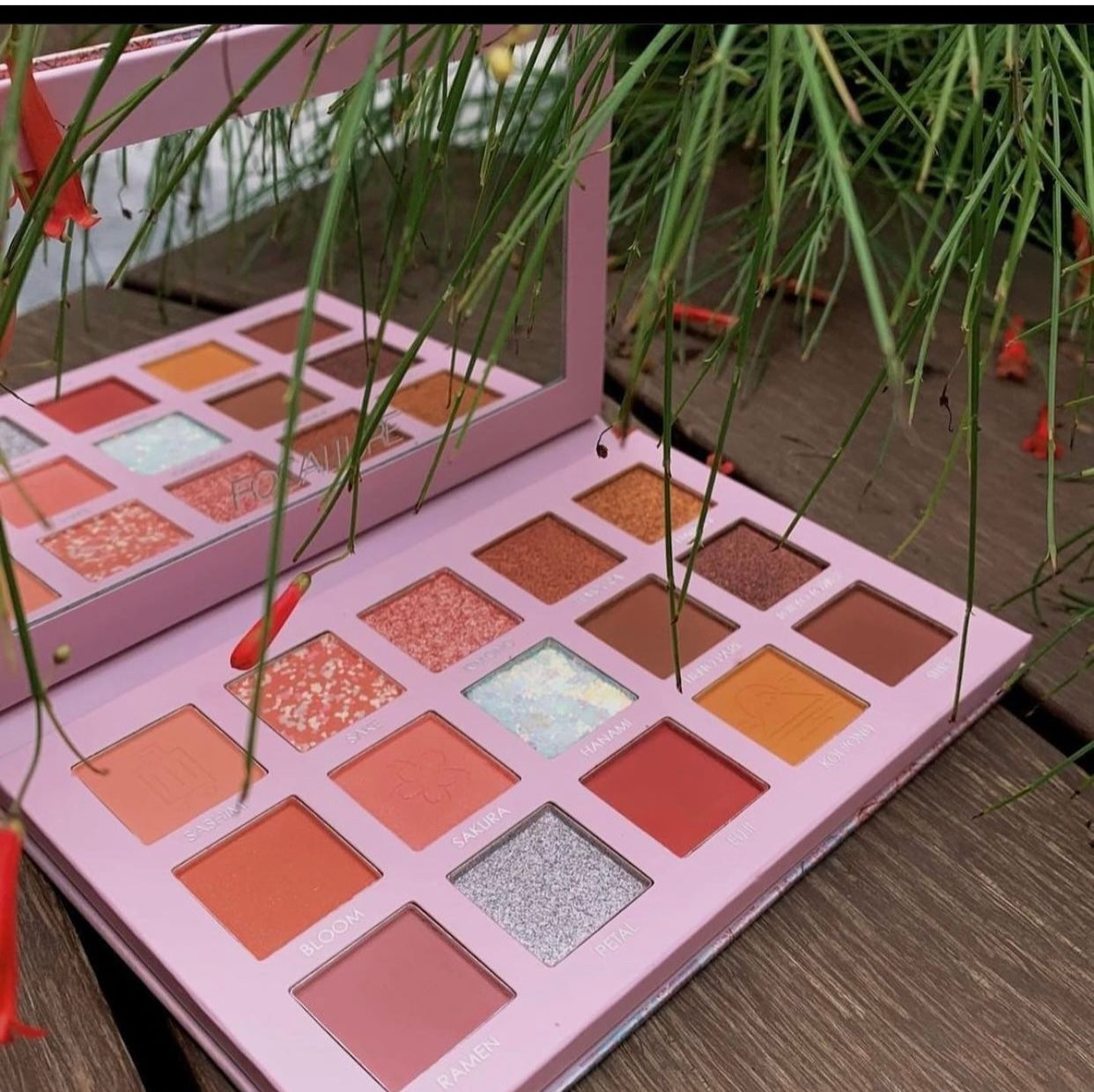 TOKYO EYESHADOW PALETTE