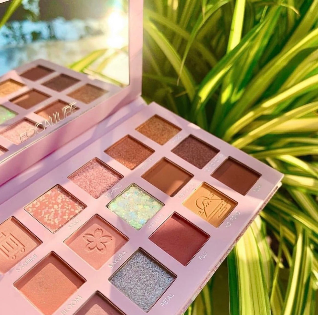 TOKYO EYESHADOW PALETTE